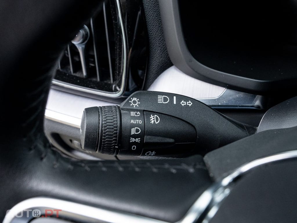 Volvo V60 2.0 B3 Momentum Advantage