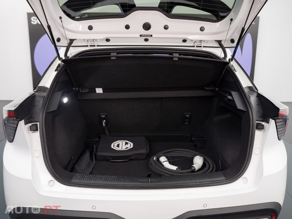 MG MG4 77 kWh Extended Range Luxury