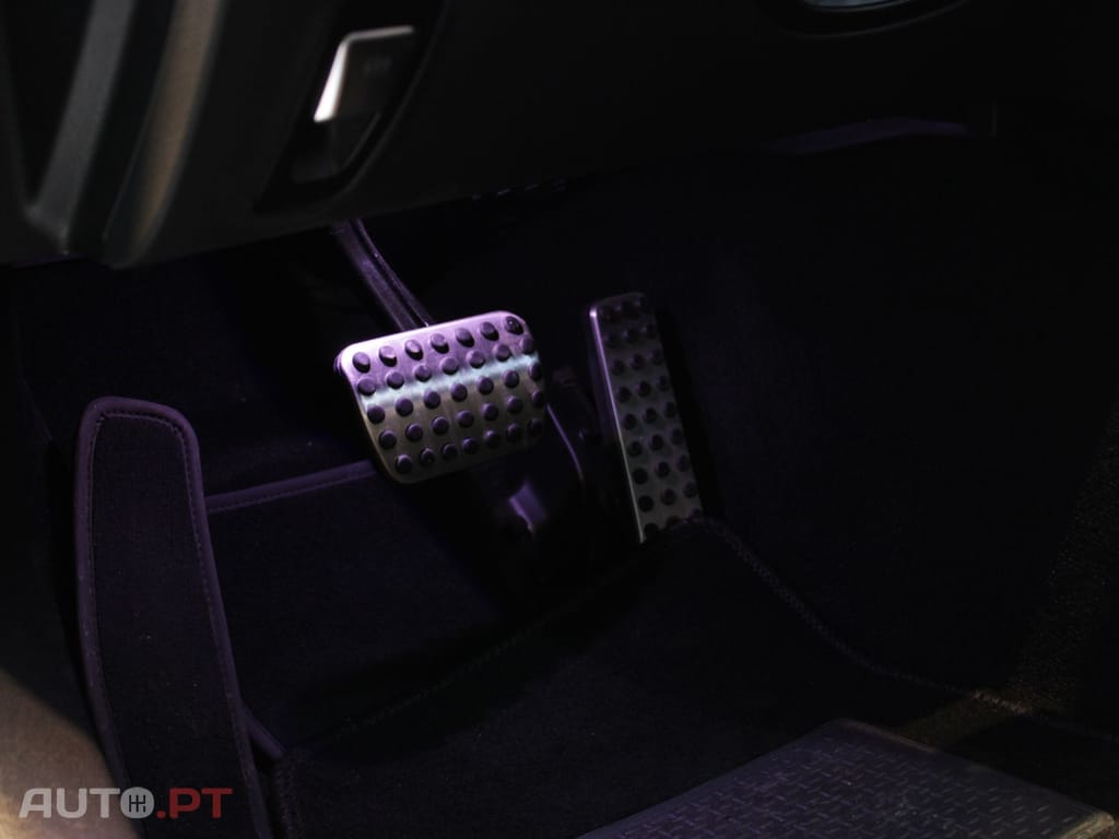 Mercedes-Benz E 220 AMG LINE