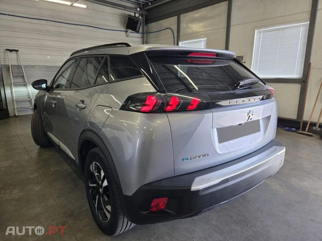 Peugeot E-2008 50 kWh Allure Pack