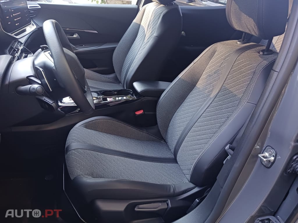 Peugeot 2008 1.2 Hybrid Allure e-DCS6