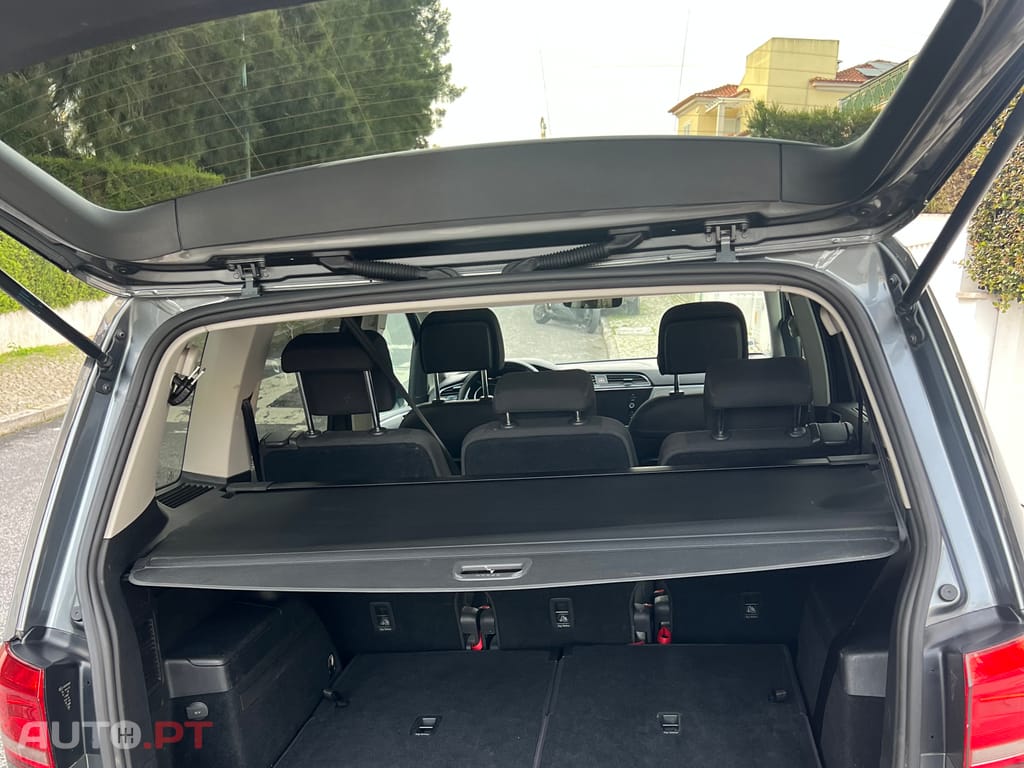 Volkswagen Touran Advance 1.6 TDI
