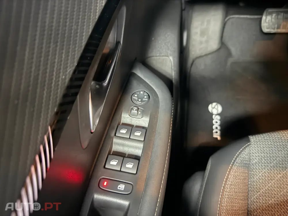 Peugeot 208 1.2 Hybrid Allure e-DCS6