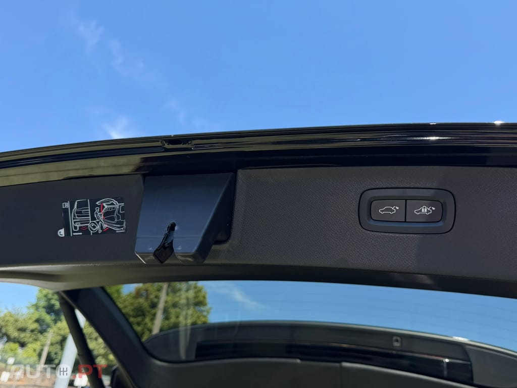 Volvo XC90 2.0 T8 PHEV Ultimate Dark AWD