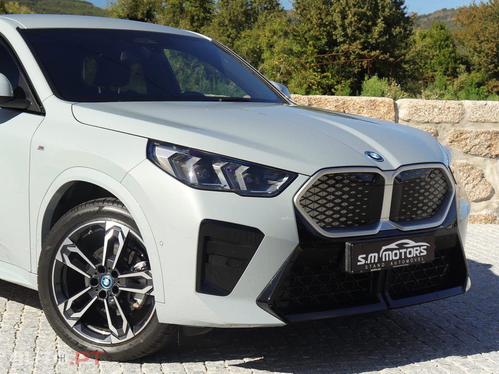 BMW iX2 eDrive20 Pack Desportivo M