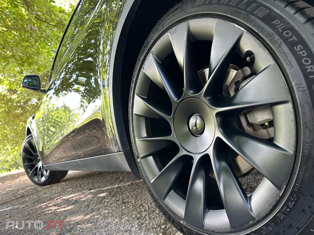 Tesla Model Y Long Range Tração Integral