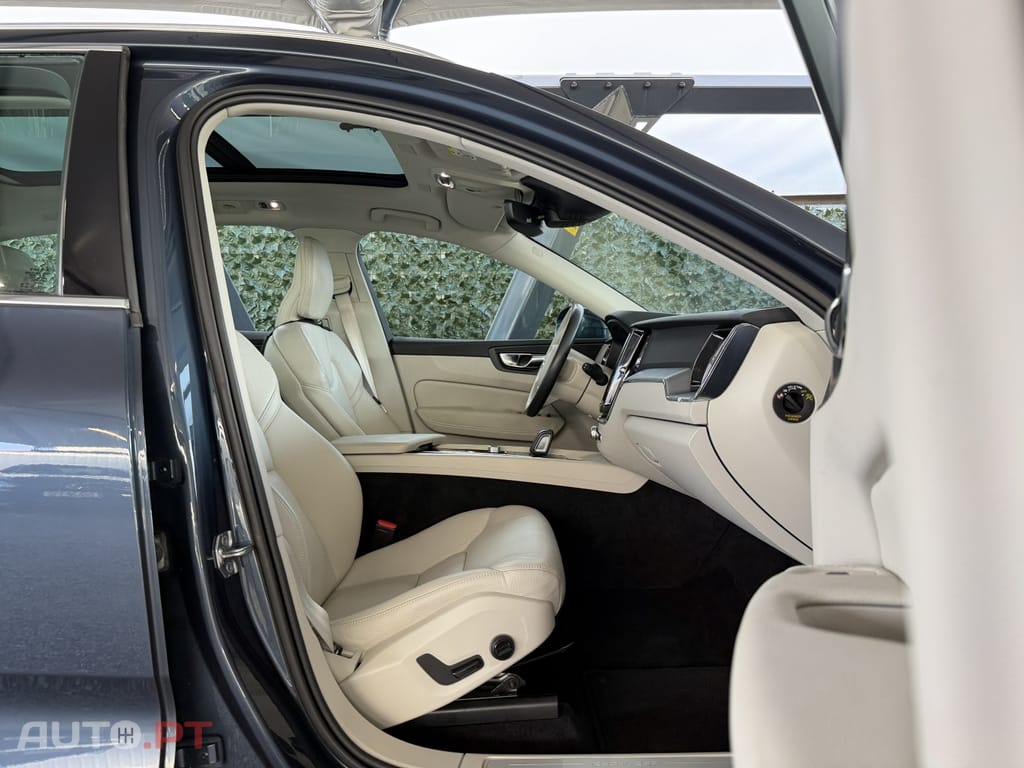 Volvo XC60 2.0 T6 PHEV Inscription Expression AWD