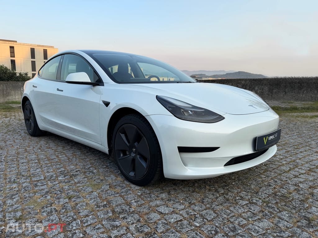 Tesla Model 3 RWD