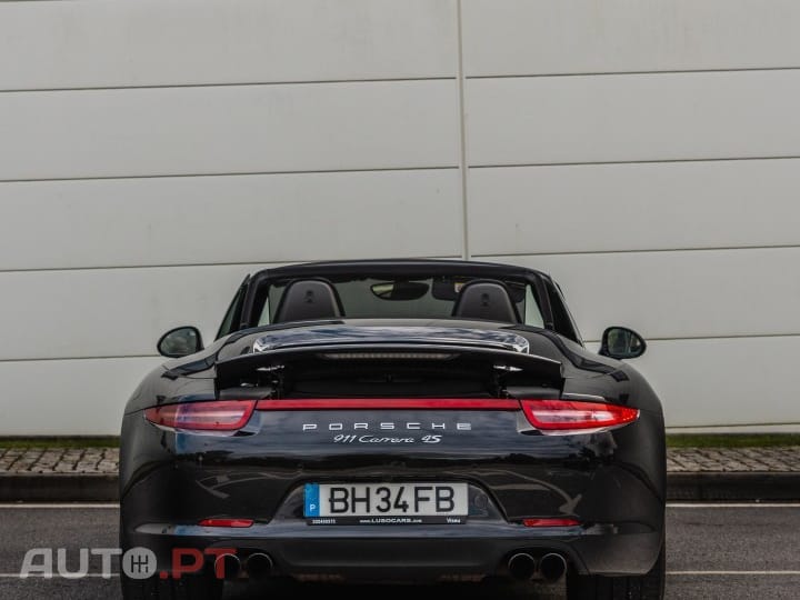 Porsche 911 Carrera 4 Cabriolet PDK Black Edition