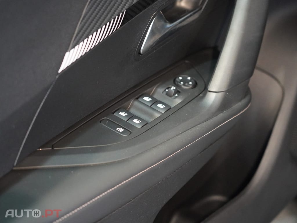 Peugeot 2008 1.2 PureTech Allure