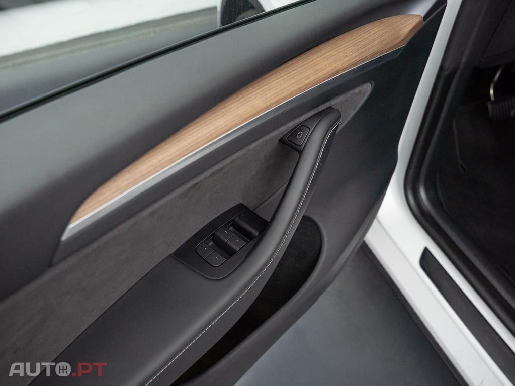 Tesla Model Y Long Range Tração Integral