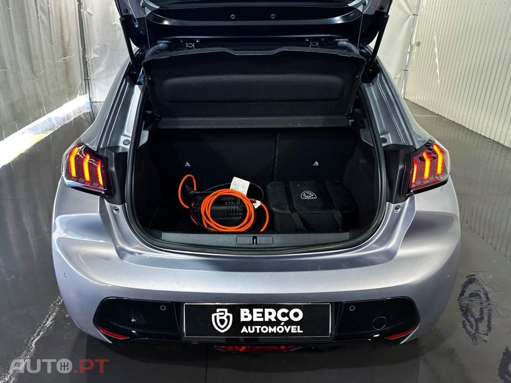 Peugeot E-208 50 kWh GT Pack