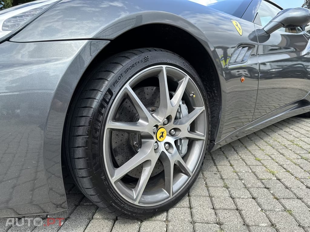 Ferrari California 4.3 V8