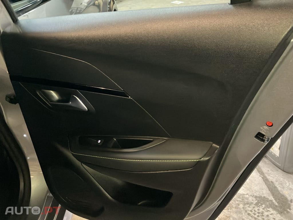 Peugeot E-208 50 KWh GT