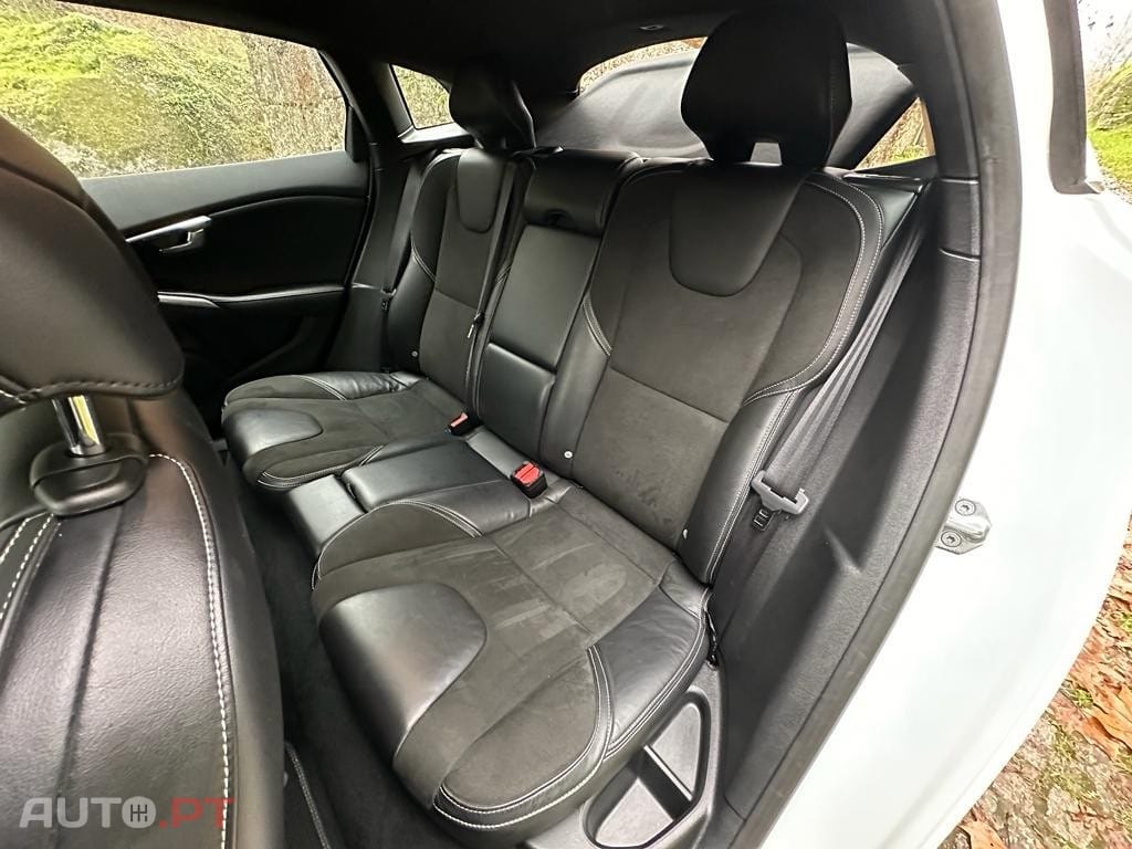 Volvo V40 2.0 D3 R-Design