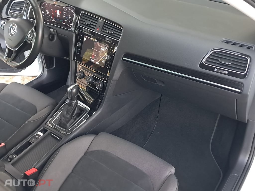 Volkswagen Golf 1.5 eTSI R-Line DSG