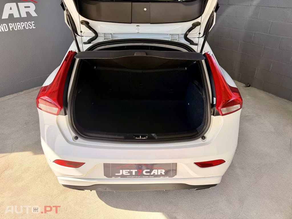 Volvo V40 2.0 D4 Momentum