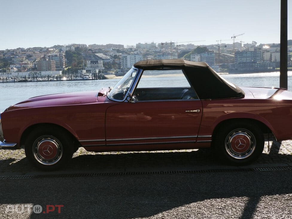 Mercedes-Benz 230 SL