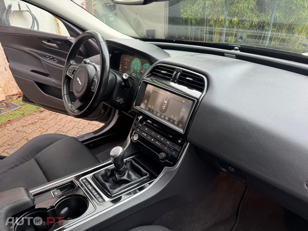 Jaguar XE E-Performance Pure