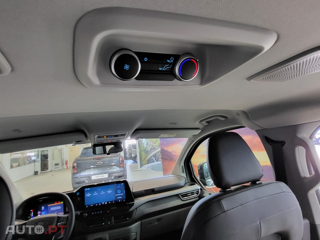 Ford Tourneo 2.5 PHEV Titanium