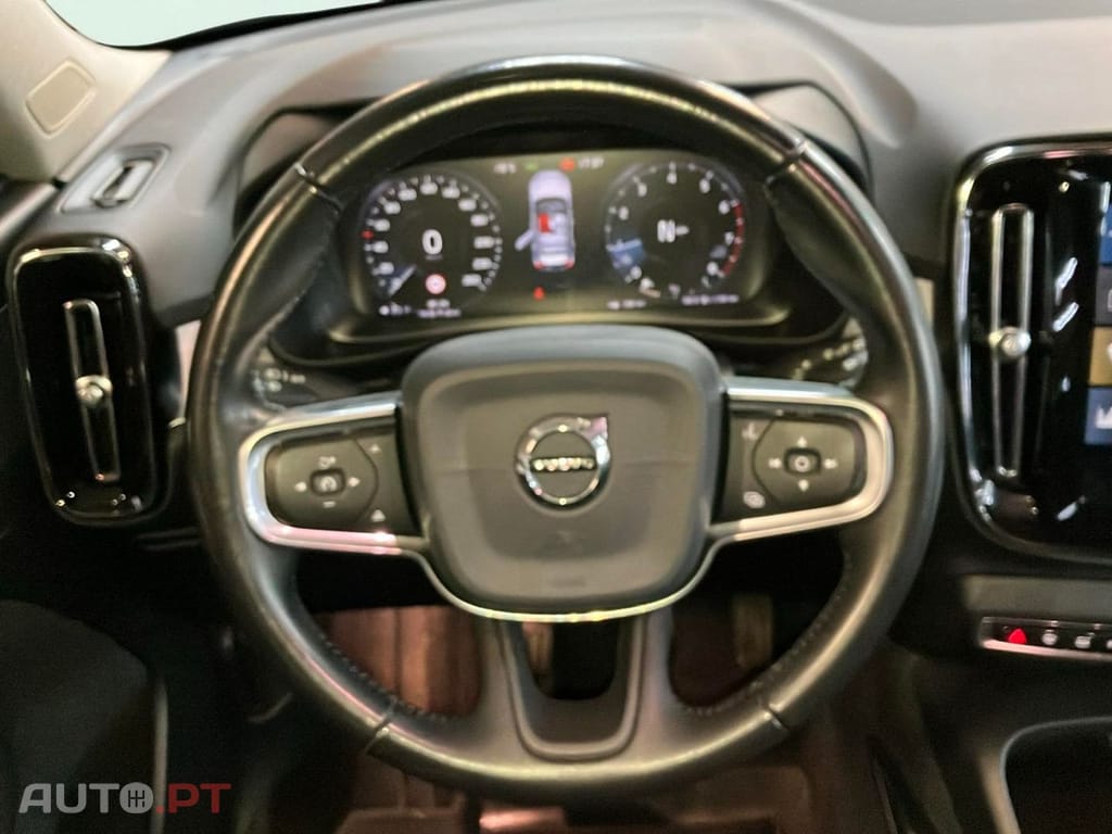 Volvo XC40 1.5 T3 Momentum Plus