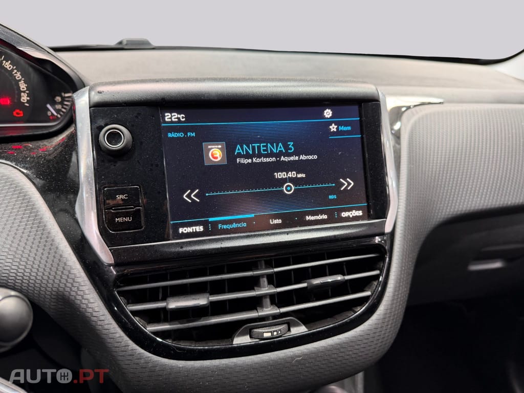 Peugeot 2008 1.2 e-VTi Style