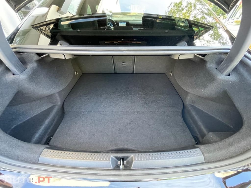 Mercedes-Benz A 250 e AMG Line