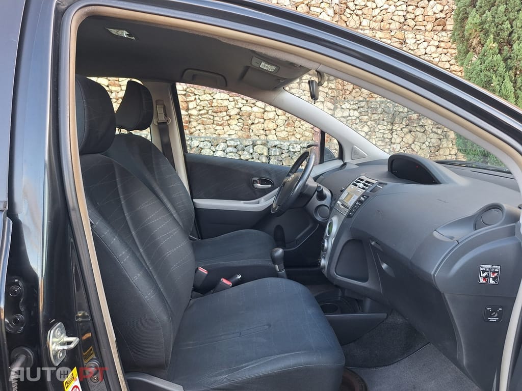 Toyota Yaris 1.0 VVT-i Sol High Pack