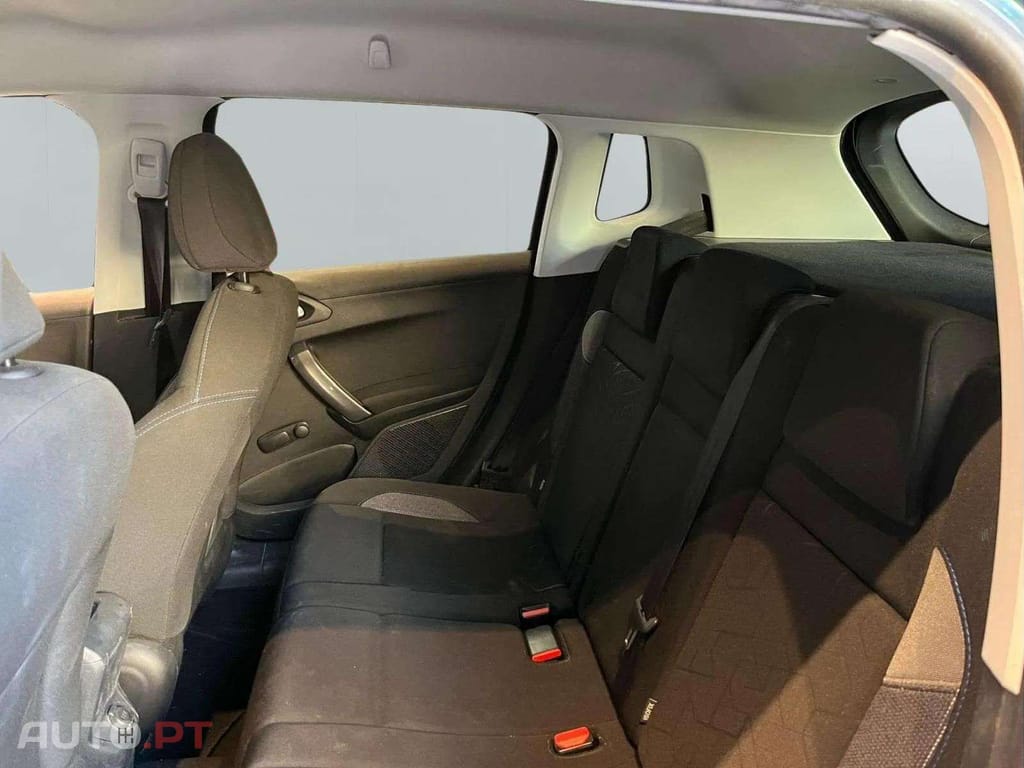 Peugeot 2008 1.2 e-VTi Style