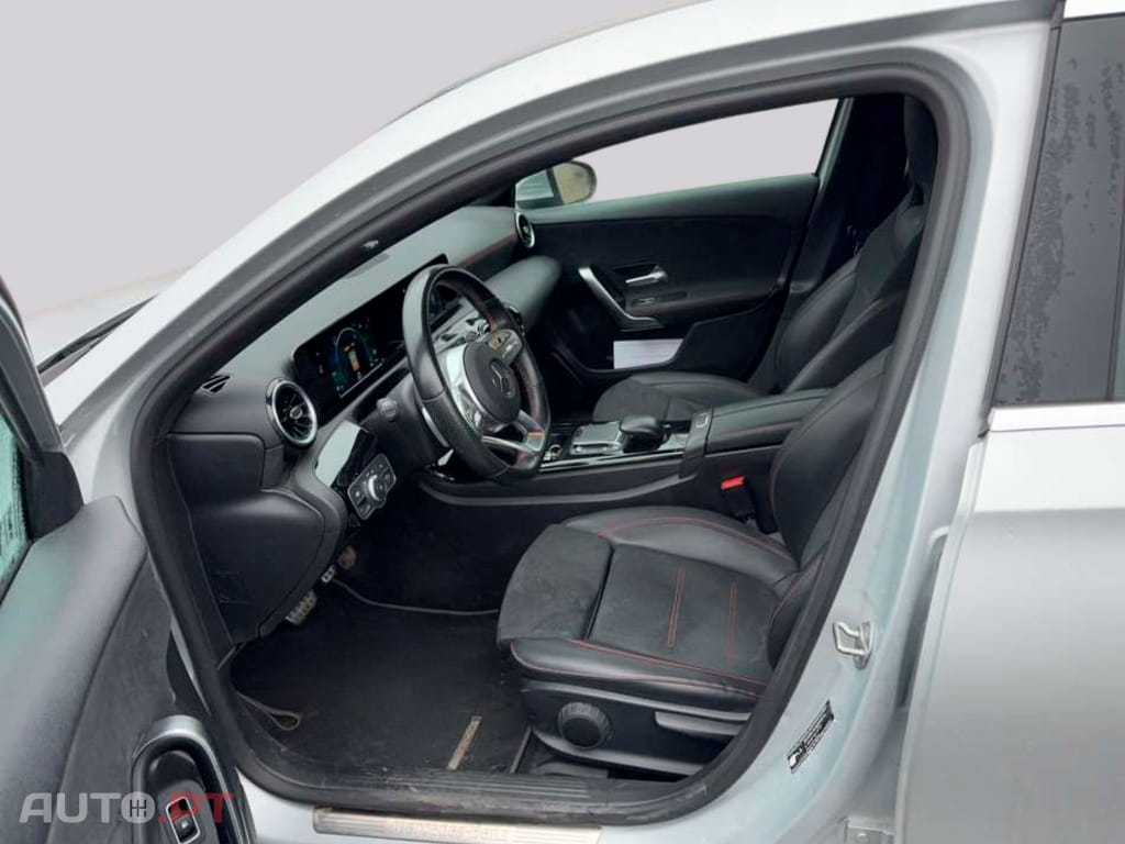 Mercedes-Benz A 250 AMG Premium I.V.A DEDUTIVEL
