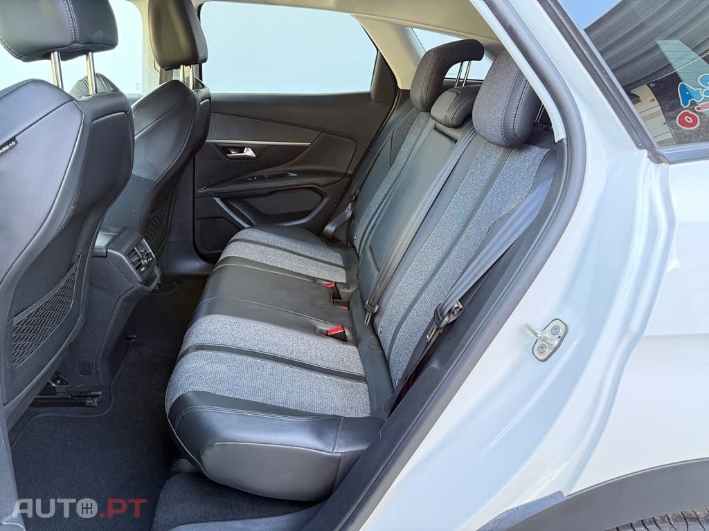 Peugeot 3008 1.2 PureTech Allure J18
