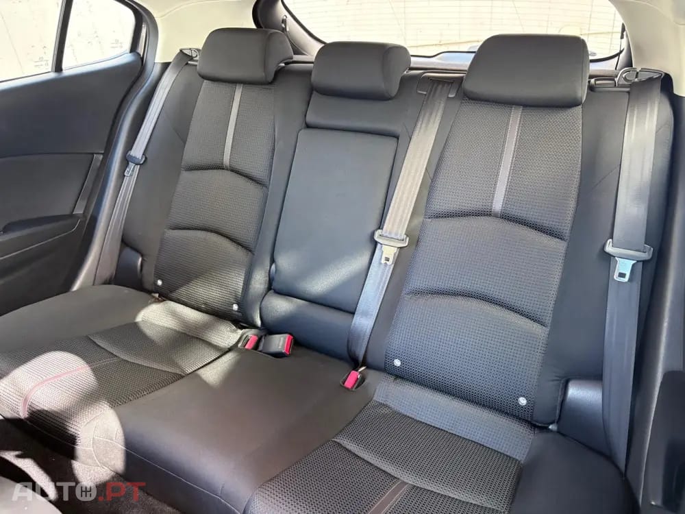 Mazda 3 1.5 Sky-G Evolve HS Navi