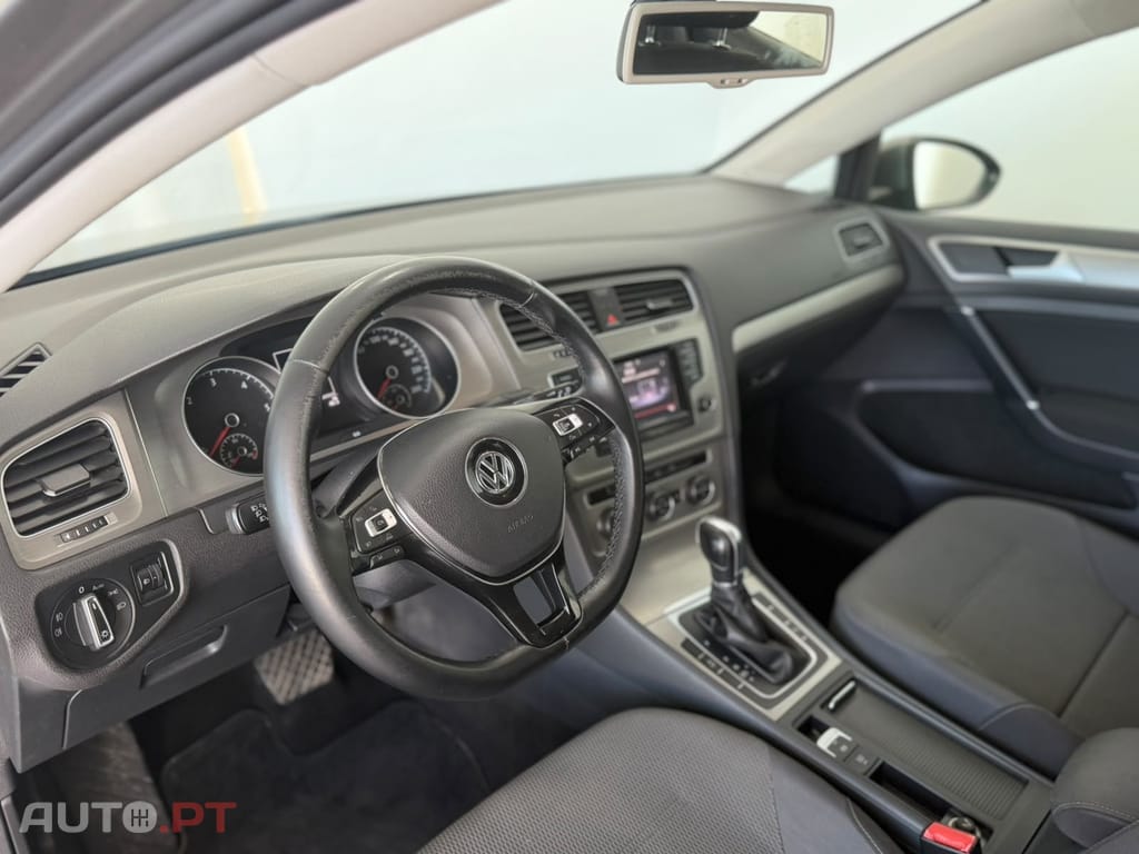 Volkswagen Golf 1.6 TDi Confortline DSG