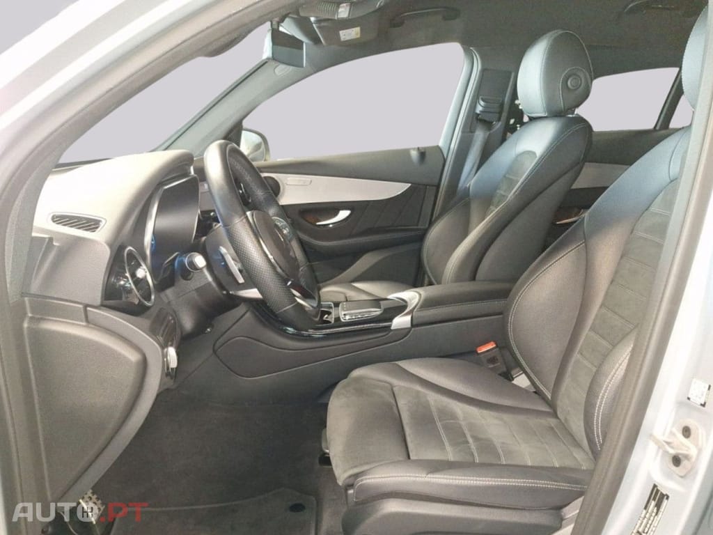 Mercedes-Benz GLC 300 I.V.A DEDUTÍVEL de 4M AMG