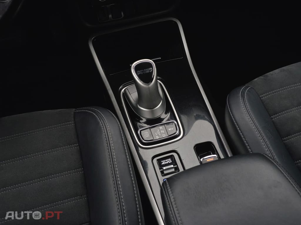 Mitsubishi Outlander 2.4L PHEV TWIN MOTOR 4WD INVITE