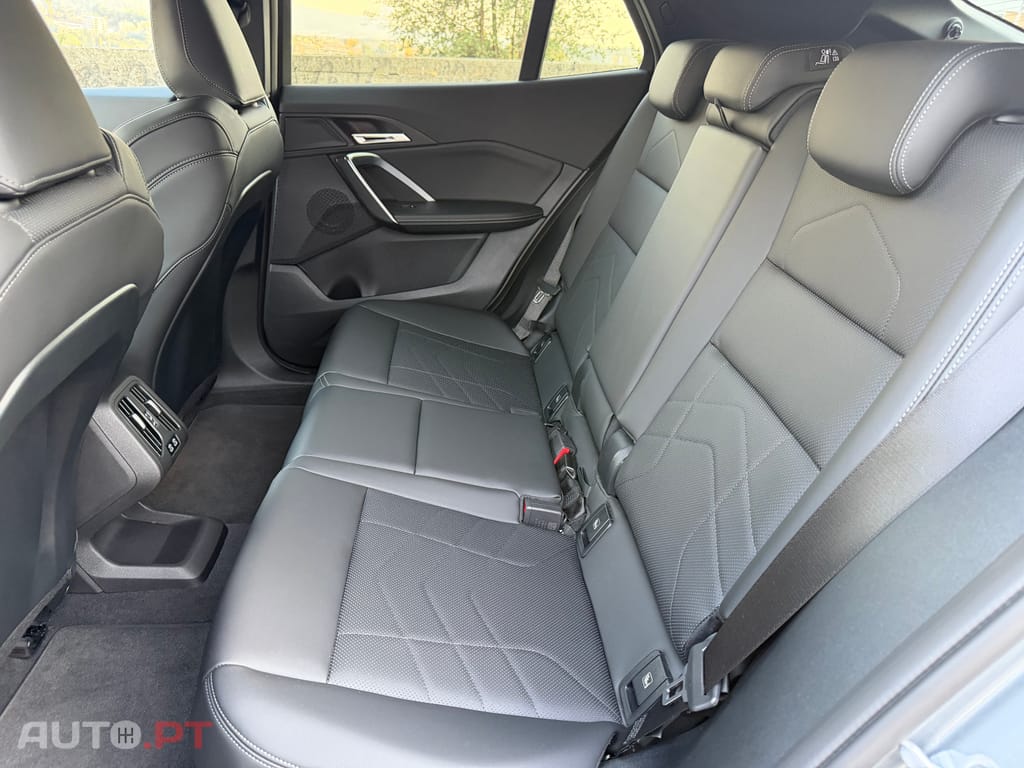 BMW iX2 eDrive20 Pack Desportivo M — fotografia 9