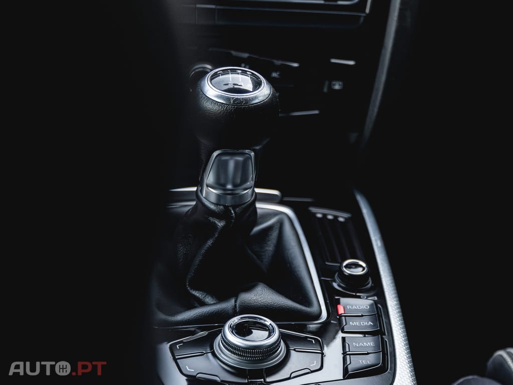 Audi A4 2.0 TDi Look RS4