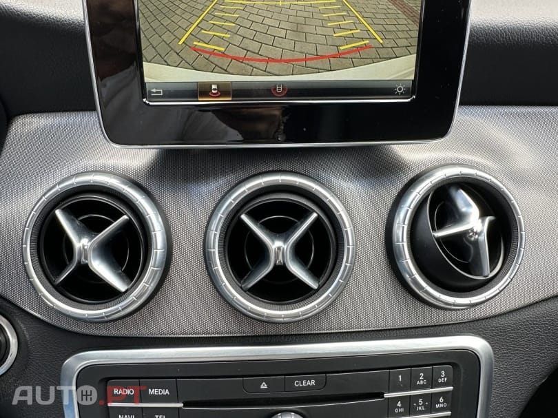 Mercedes-Benz CLA 200 AMG Line