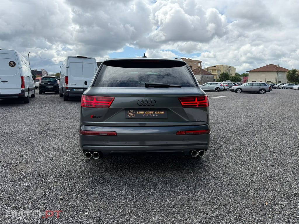 Audi Q7 3.0 TDI quattro tiptronic 7L
