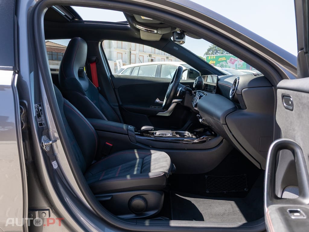 Mercedes-Benz A 35 AMG 4Matic Speedshift DCT 7G — fotografia 18