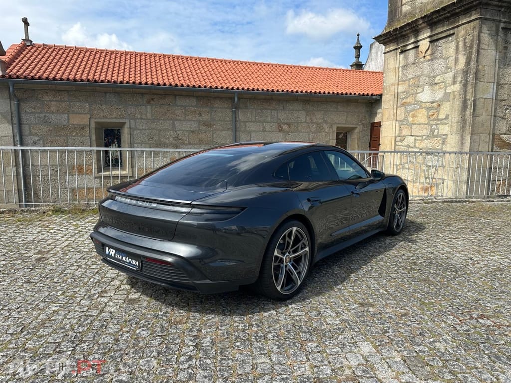 Porsche Taycan bateria Performance Plus