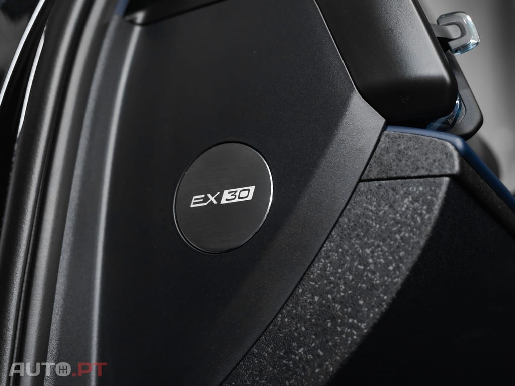 Volvo EX30 69 kWh Twin Motor Plus