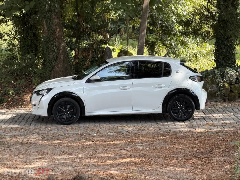 Peugeot E-208 50 kWh Allure Pack