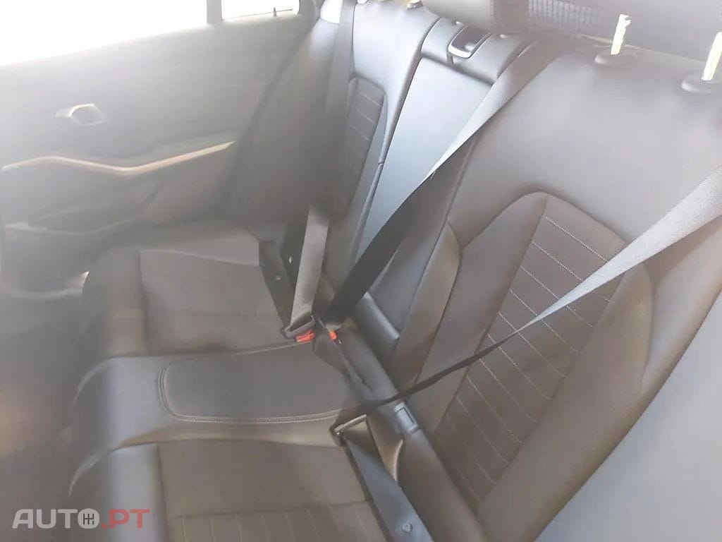 BMW 320 ver-e-touring-corporate-edition-auto 