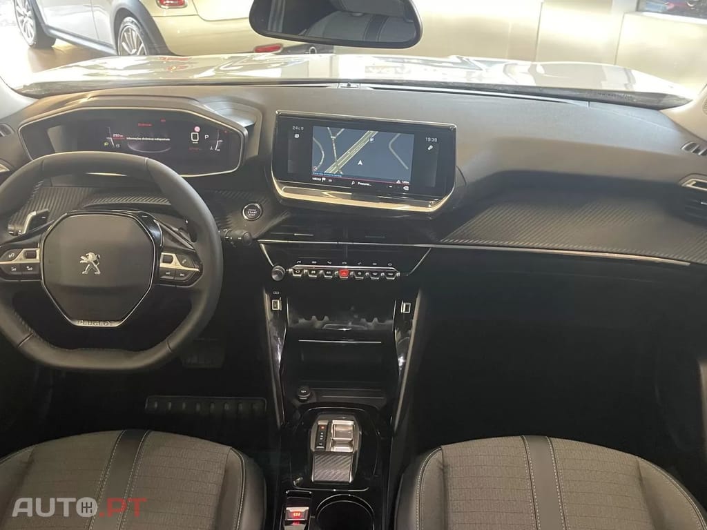 Peugeot 2008 1.2 PureTech Allure EAT8