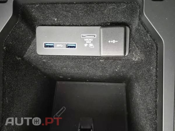 Land Rover Discovery Sport  P300e R  Dynamic S