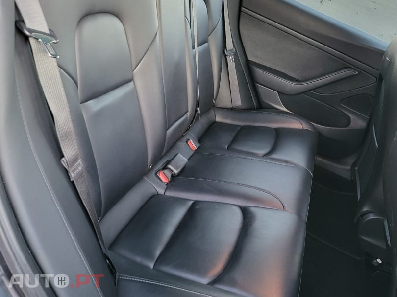 Tesla Model 3 Long-Range RWD