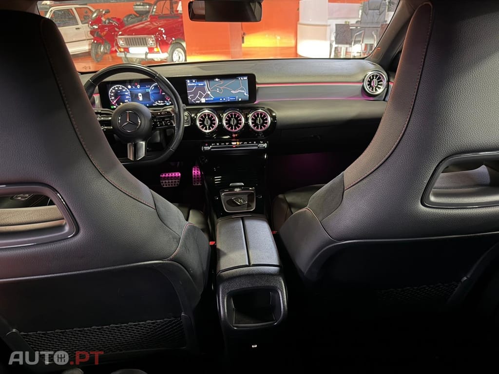 Mercedes-Benz A 250 e AMG LINE