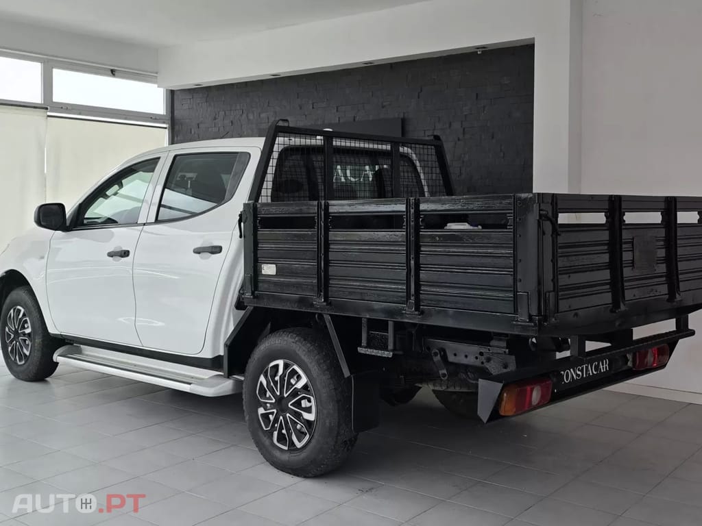 Mitsubishi L200 2.4 DI-D CD Invite 4WD