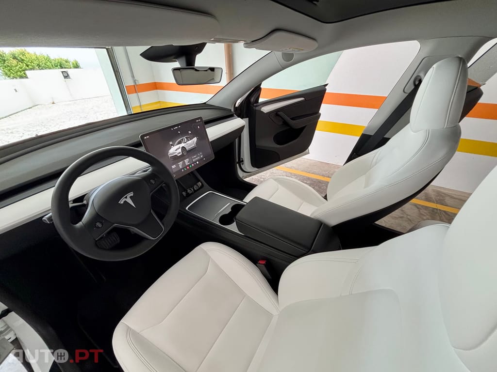 Tesla Model Y Standard RWD